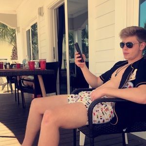 Meet your Posher, Paxton